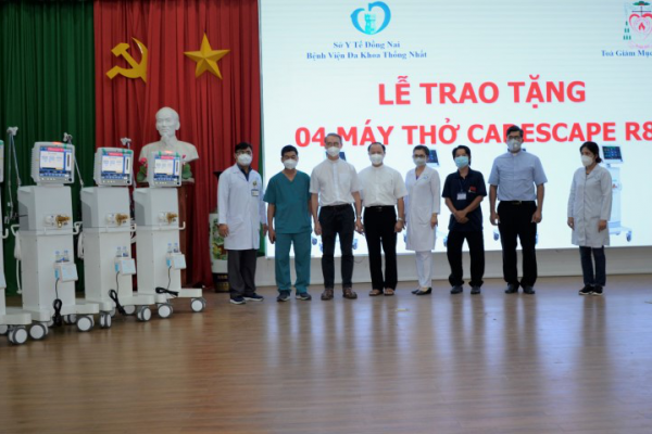TGM Xuân Lộc và TTHH Đức Mẹ Núi Cúi trao tặng máy thở cho các bệnh viện