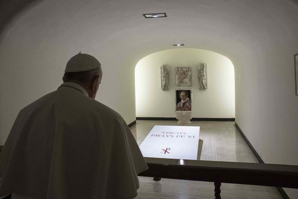 ĐTC Phanxicô viếng mộ các Giáo Hoàng trong ngày cầu nguyện cho các linh hồn