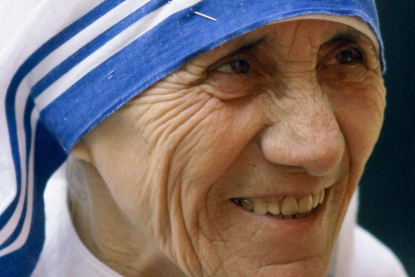 Mẹ Têrêsa Calcutta – người gặp Chúa nơi người nghèo và đau khổ