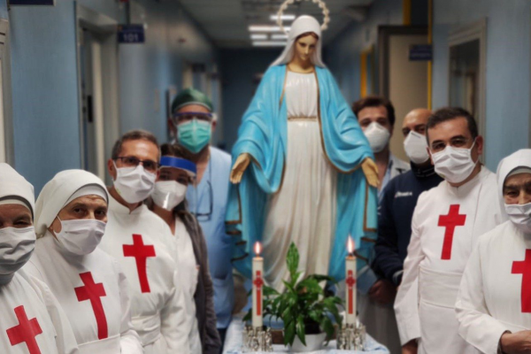 Phục vụ bệnh nhân bằng cả mạng sống của các nữ tu Dòng Thánh Camillo ở Ý