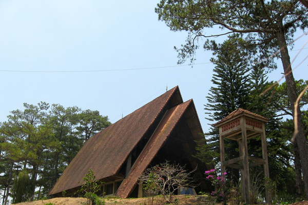Độc đáo kiến trúc nhà thờ Cam Ly