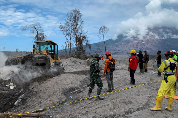 ĐTC cầu nguyện cho các nạn nhân thiệt mạng do núi lửa ở Indonesia
