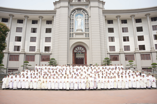 Kết thúc Tuần tĩnh tâm năm 2023 của Linh mục đoàn Giáo phận Thái Bình