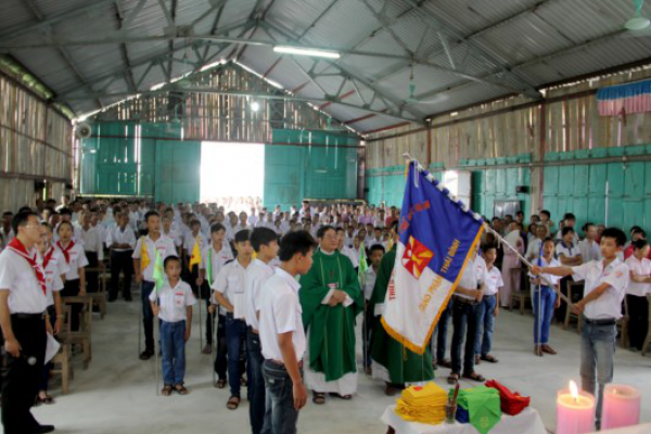 Xứ đoàn TNTT Phê-rô Đinh Văn Thuấn - Giáo xứ Giáo Lạc ra mắt và tuyên hứa