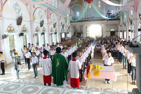 Thánh lễ ra mắt và tuyên hứa Xứ đoàn TNTT Phê-rô Đinh Văn Thuần - Giáo xứ Hải Linh
