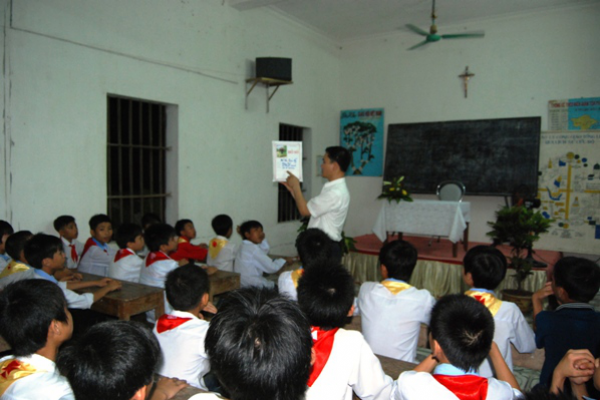 Ban MVGL - Kỳ thi sát hạch Giáo lý Thêm Sức tại Giáo xứ Thanh Minh cho 120 em - 2012