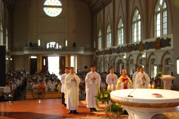 GPTB - Thánh lễ cầu nguyện cho các thí sinh tham dự kỳ thi CĐ&ĐH tại Nhà thờ Chính tòa Thái Bình năm 2012