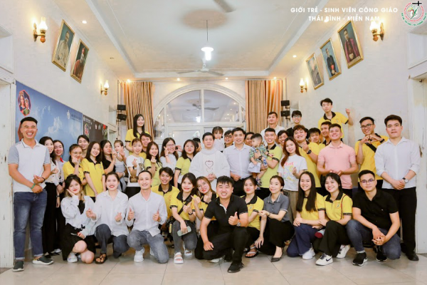 Nhóm Giới trẻ-SVCG Thái Bình Miền Nam mừng lễ Kính Mình và Máu Thánh Chúa