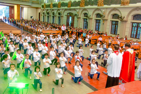 Thăng cấp cho các đoàn sinh Xứ Đoàn TNTT Giuse Nguyễn Duy Khang Giáo xứ Chính Tòa Thái Bình