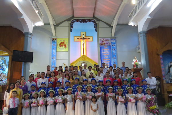 Giáo xứ Cát Đàm hân hoan chúc mừng 28 em xưng tội rước lễ lần đầu