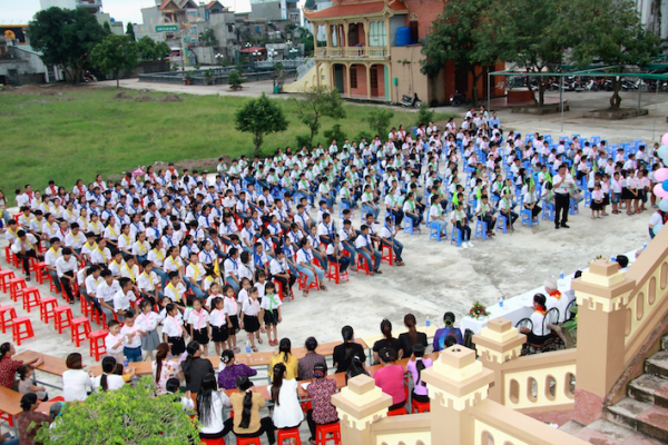 Giáo xứ Đền Thánh Đông Phú: Thánh lễ khai giảng năm học và khen thưởng cho các em có thành tích học tập tốt trong năm học 2017-2018