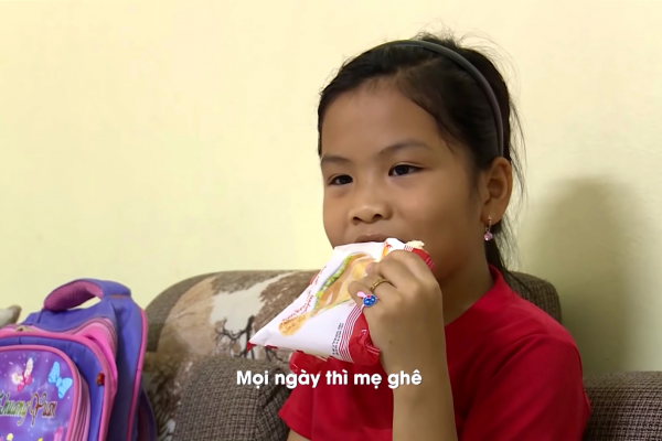 Ghét bố mẹ, con gái 9 tuổi bỏ nhà quay video để trải lòng