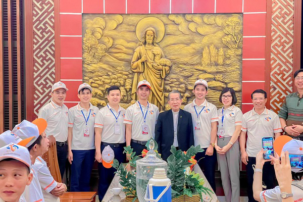 Hình ảnh: Cựu SVCG Thái Bình-HN gặp gỡ Đức Cha Phê-rô - Giám mục Giáo phận Thái Bình