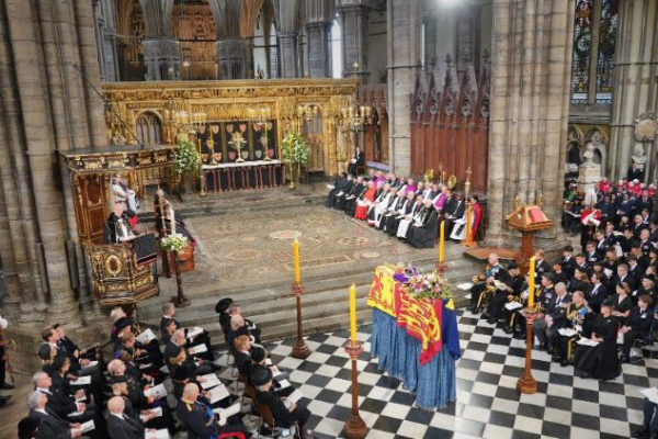 Người Công giáo Anh cầu nguyện cho Nữ hoàng Elisabeth II