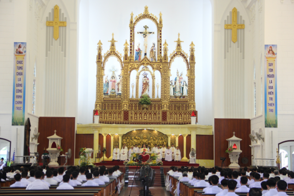 Giáo phận Thái Bình mừng lễ Thánh Tâm Chúa Giê-su - Quan Thầy giáo phận và Lễ Bế Giảng năm học 2021-2022 của ĐCV Thánh Tâm Thái Bình