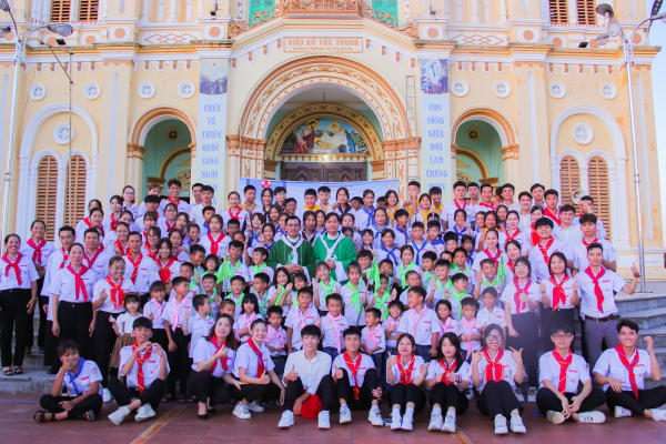 Giáo xứ Lộc Trung: Thánh lễ tạ ơn ra mắt Xứ đoàn TNTT Phêrô Đinh Văn Thuần